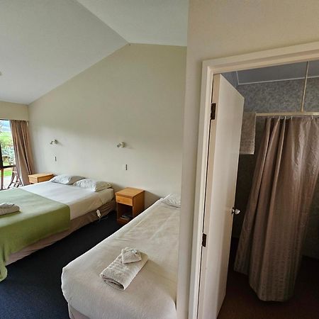 Karamea Village Hotel Екстер'єр фото